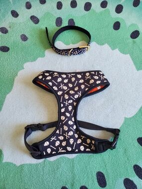 Black Skull & Crossbones Dog Harness with Matching Collar - Size Medium